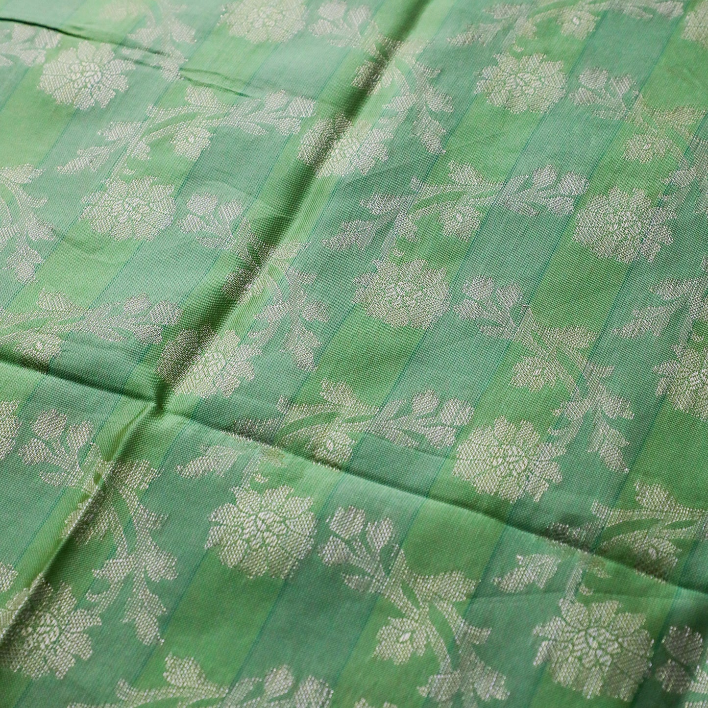 ROSHNI – Green Banarasi Style Dupatta