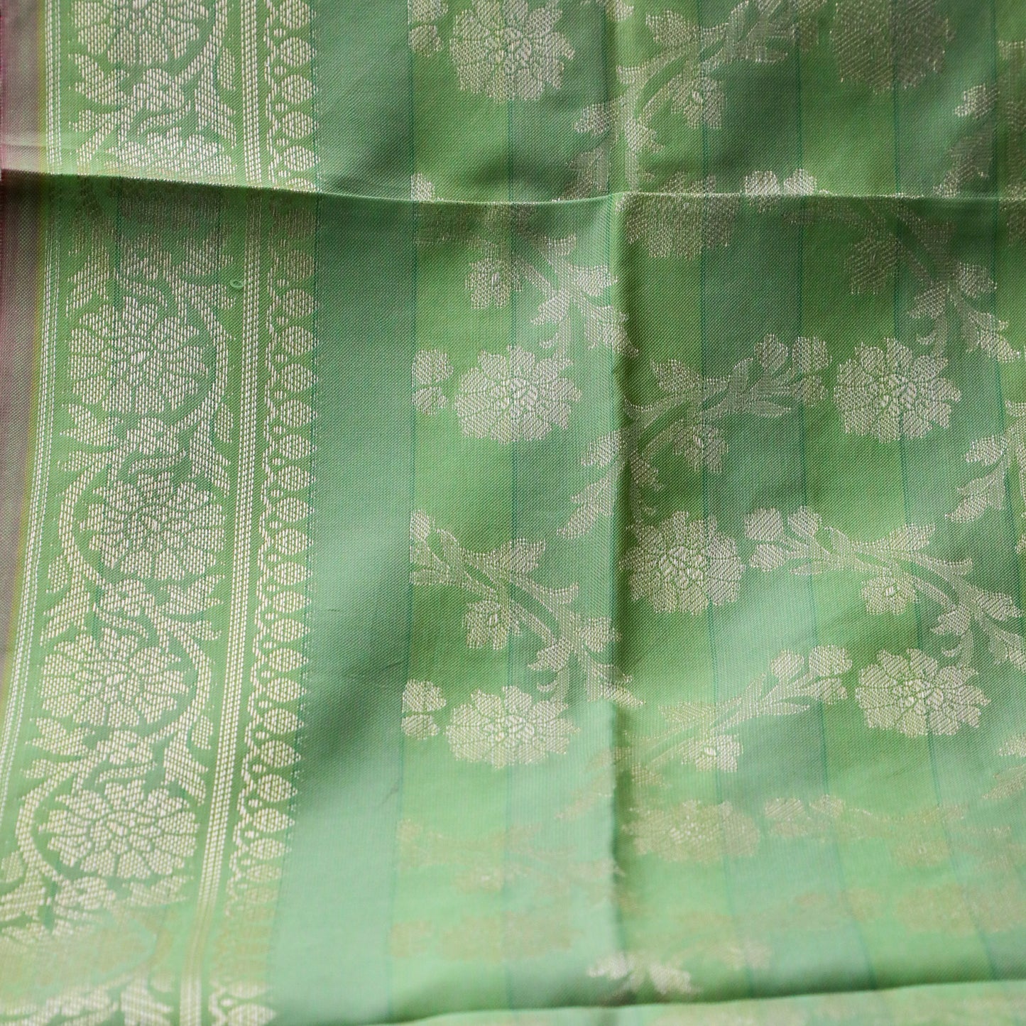 ROSHNI – Green Banarasi Style Dupatta