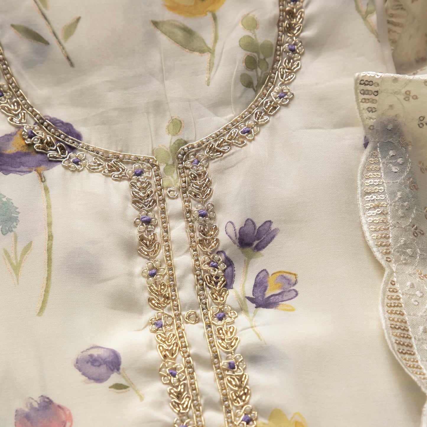 KAVITHA – Off White Muslin Silk Suit Set