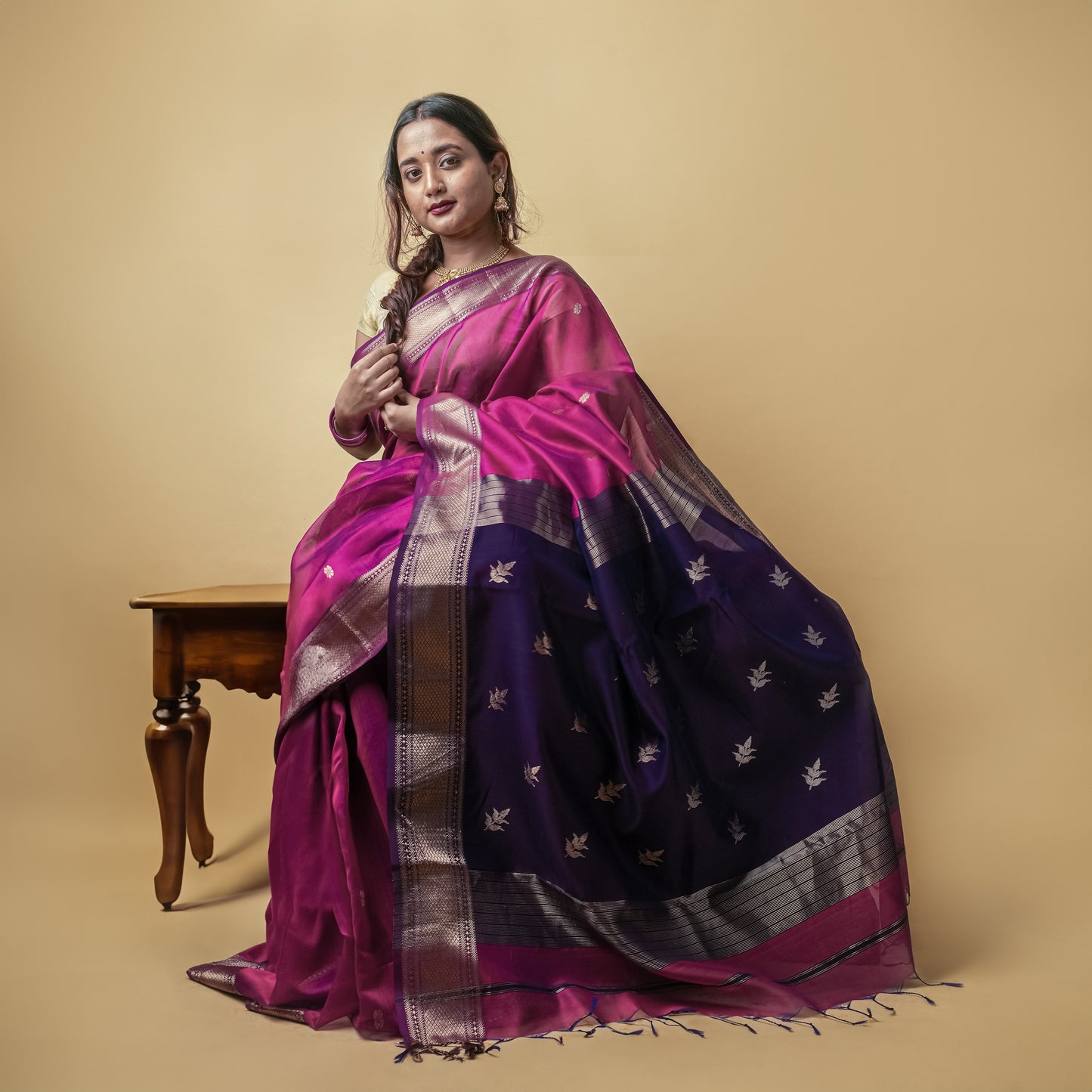 KASHVI - Dark Pink Cotton Silk Maheshwari Saree with Floral Motifs