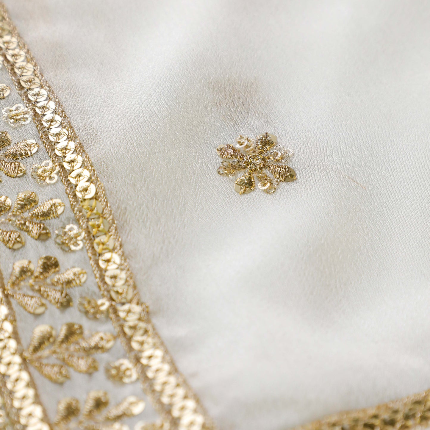 NAMRATA – White Chinnon Dupatta