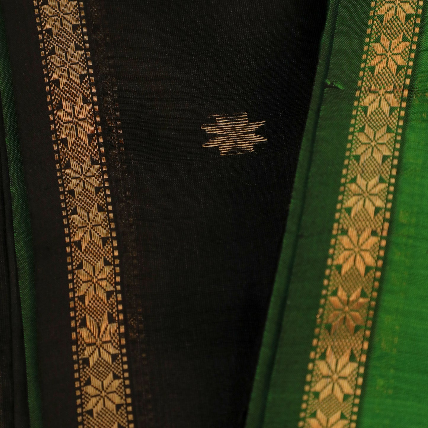 TANVI - Green Cotton Silk Maheshwari Saree